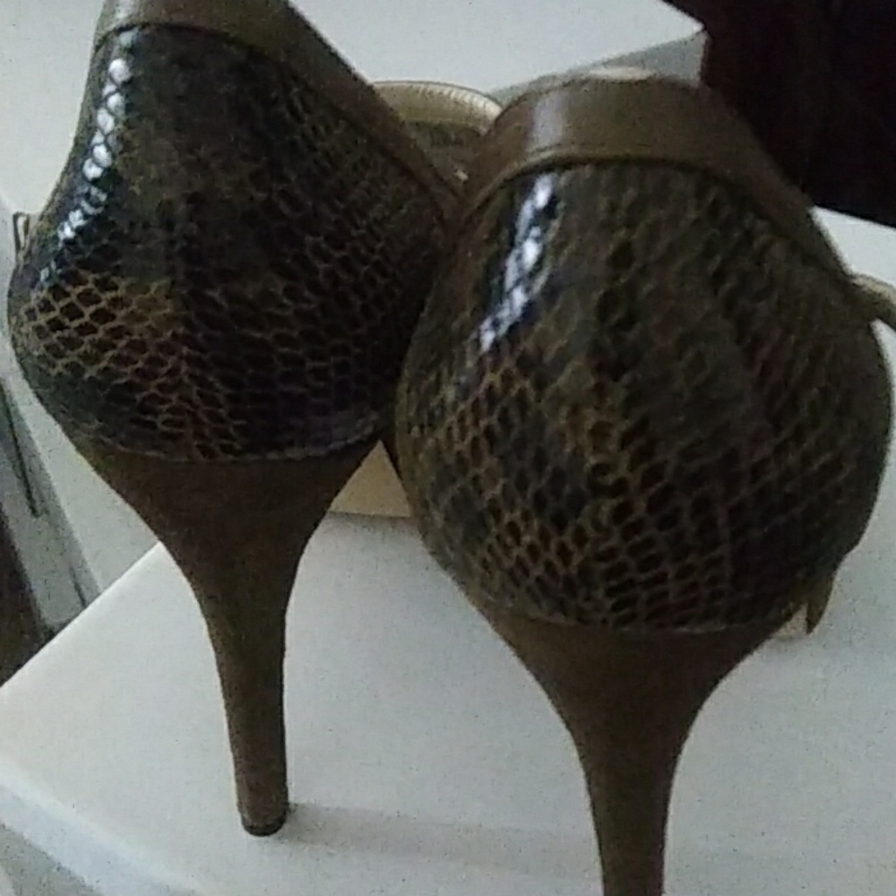 Shoes - Picture 4 of 5
